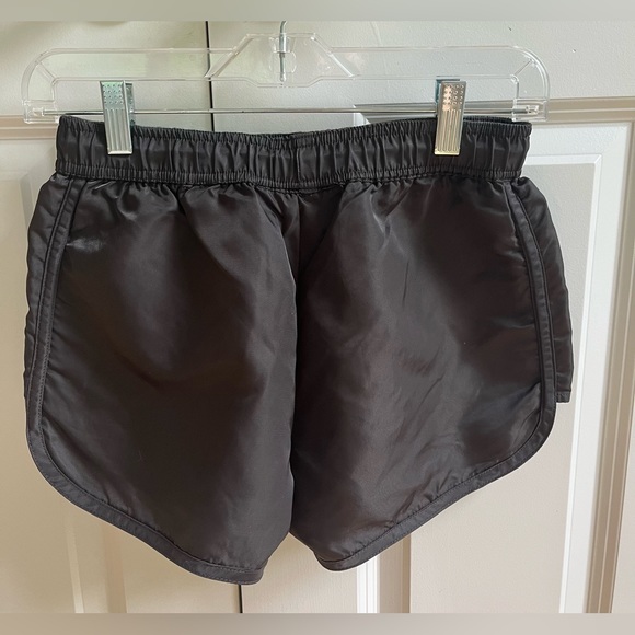 Essentials shorts - Picture 2 of 2